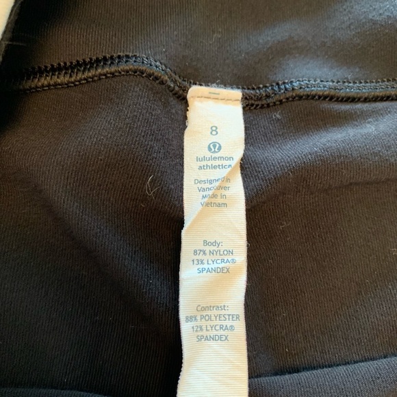 Lululemon spandex crop pants, size 8 - Picture 3 of 4